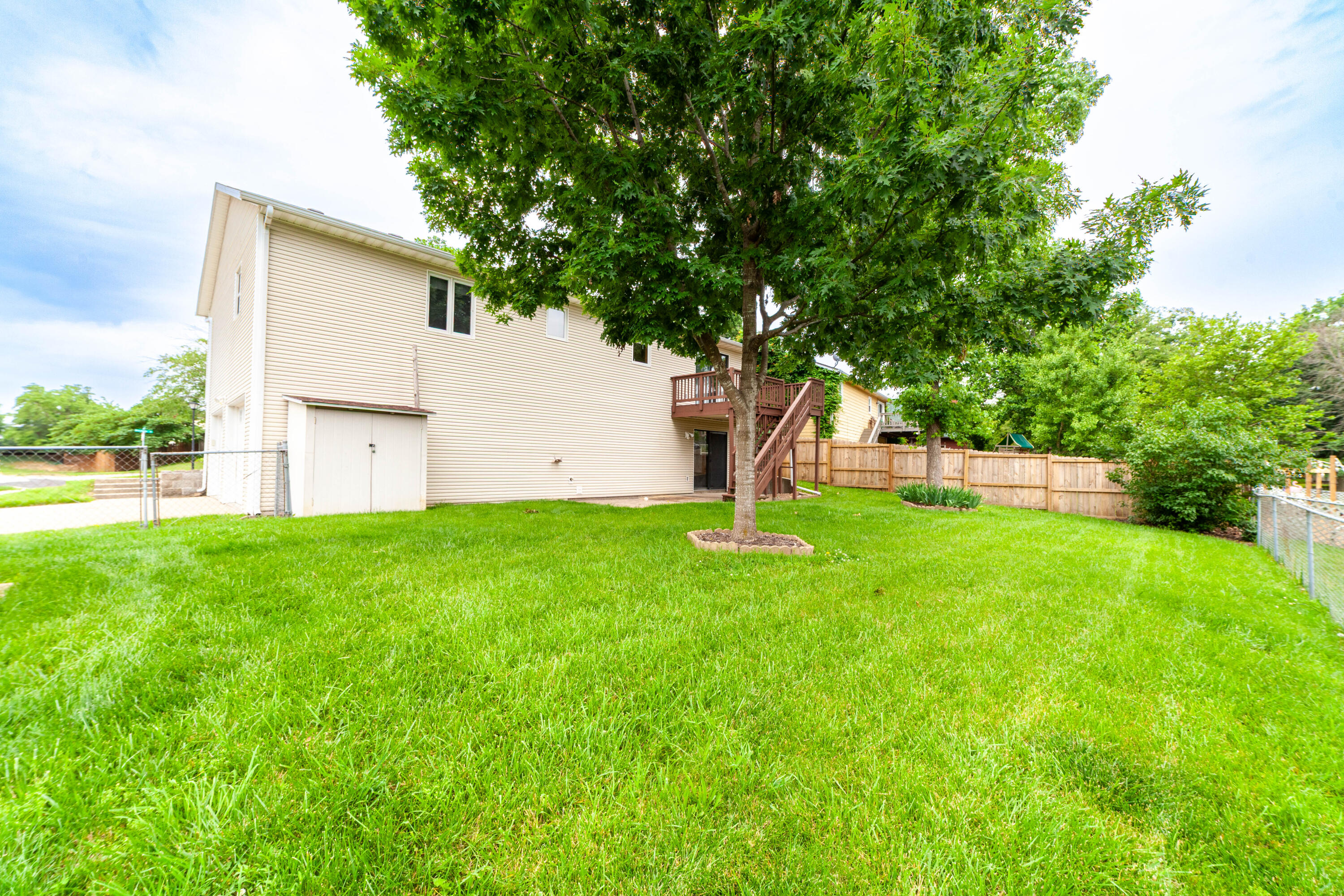 2107 WINCHESTER DR