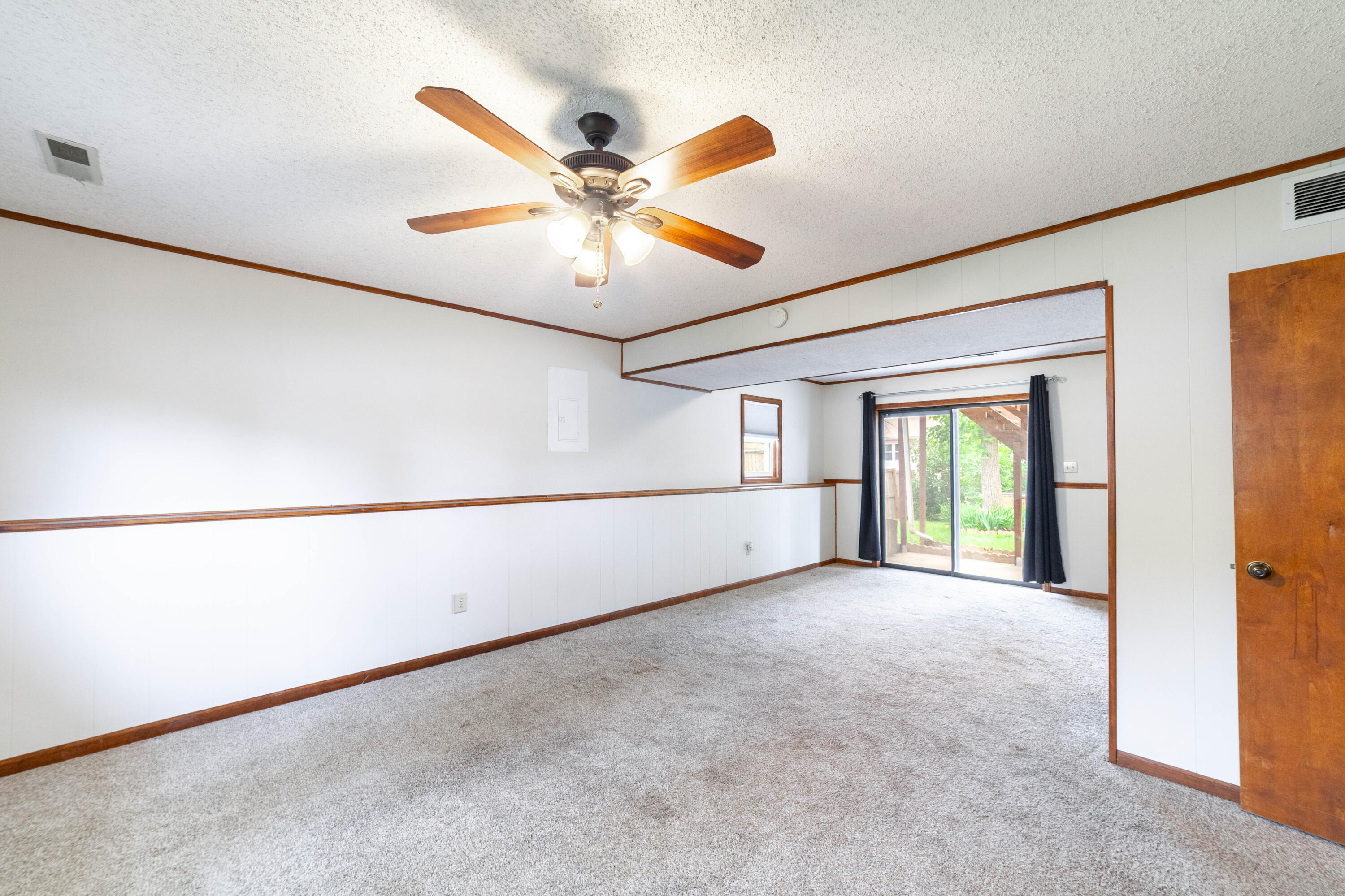 2107 WINCHESTER DR