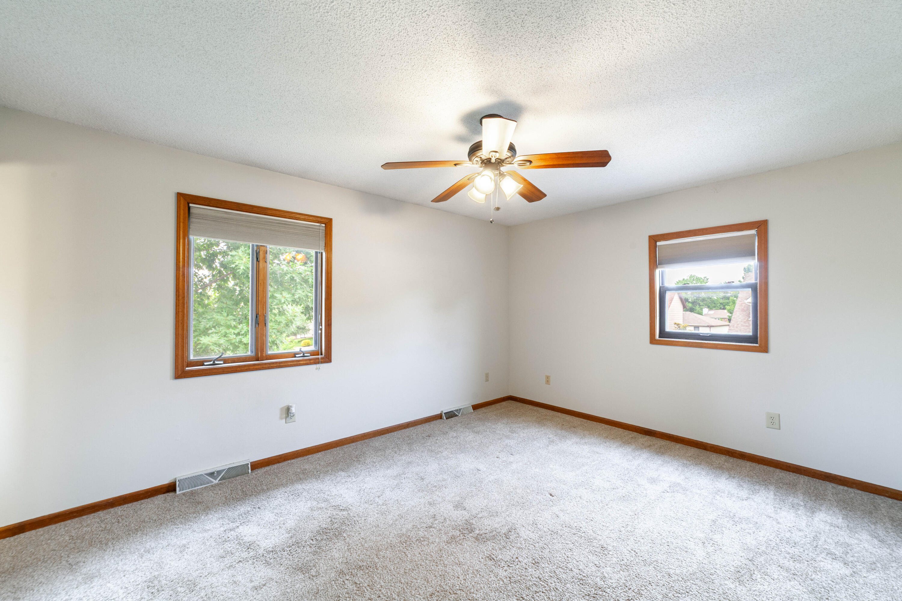 2107 WINCHESTER DR