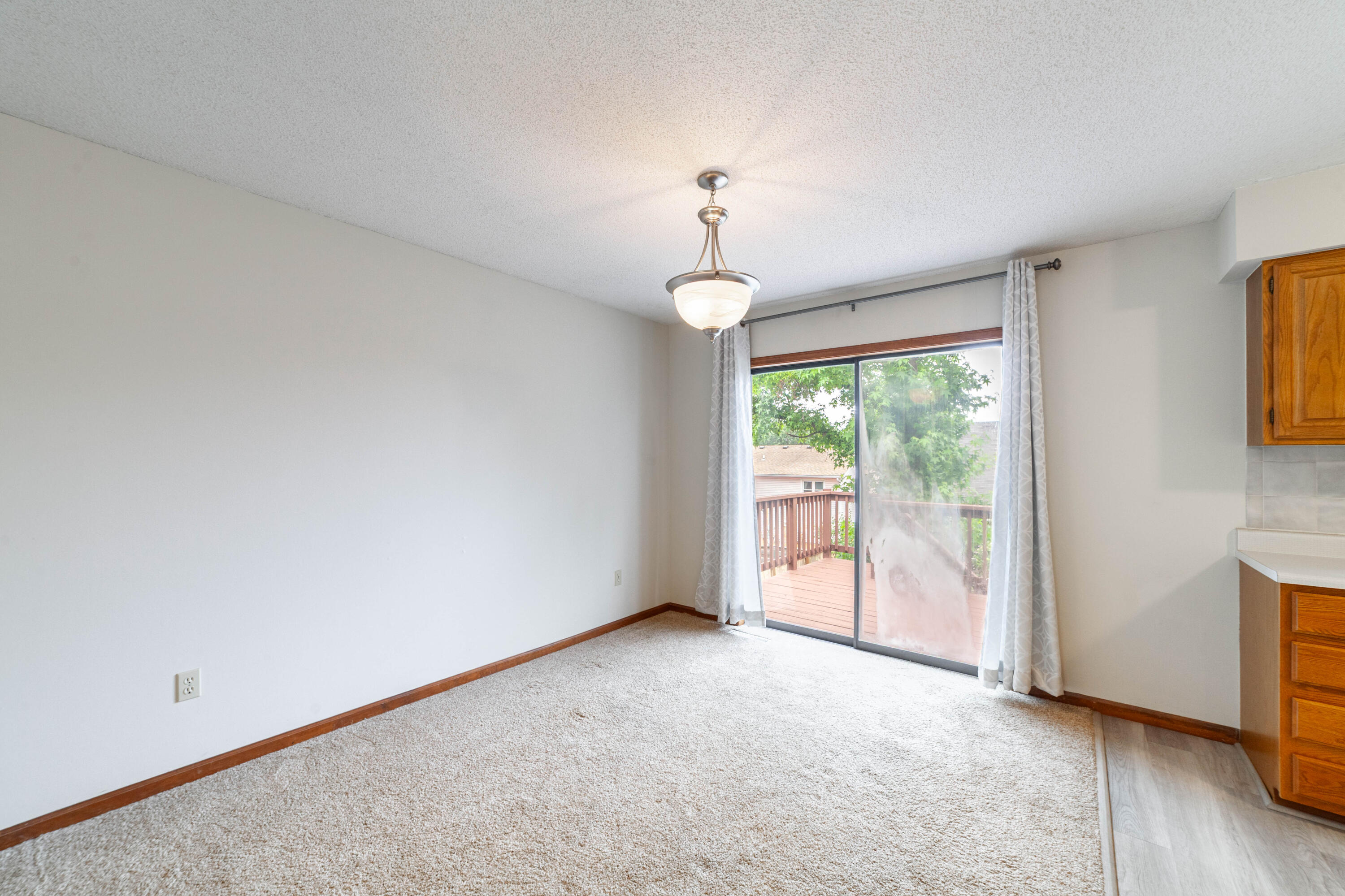 2107 WINCHESTER DR
