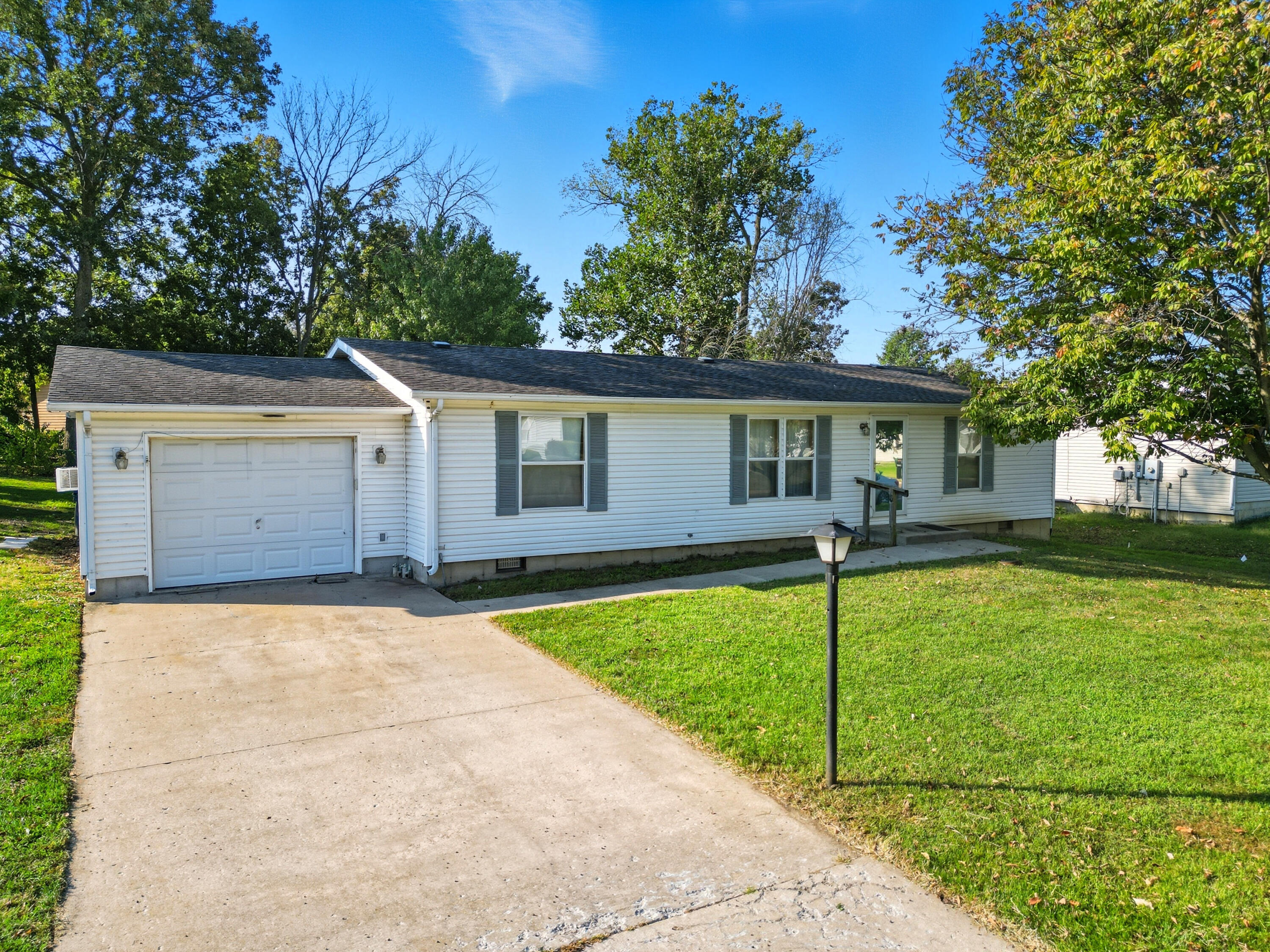 5261 N BURNING BUSH RD