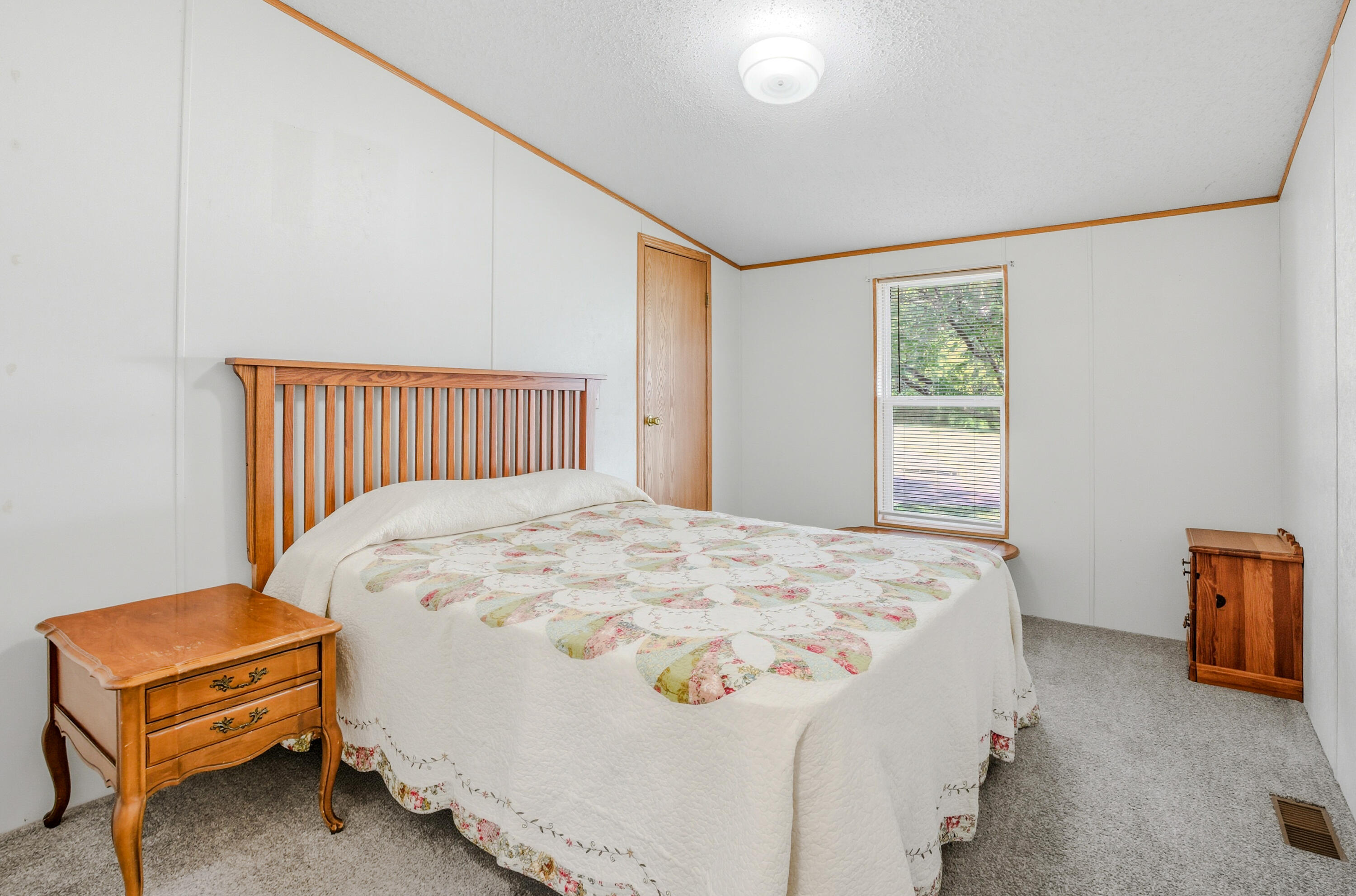 5261 N BURNING BUSH RD