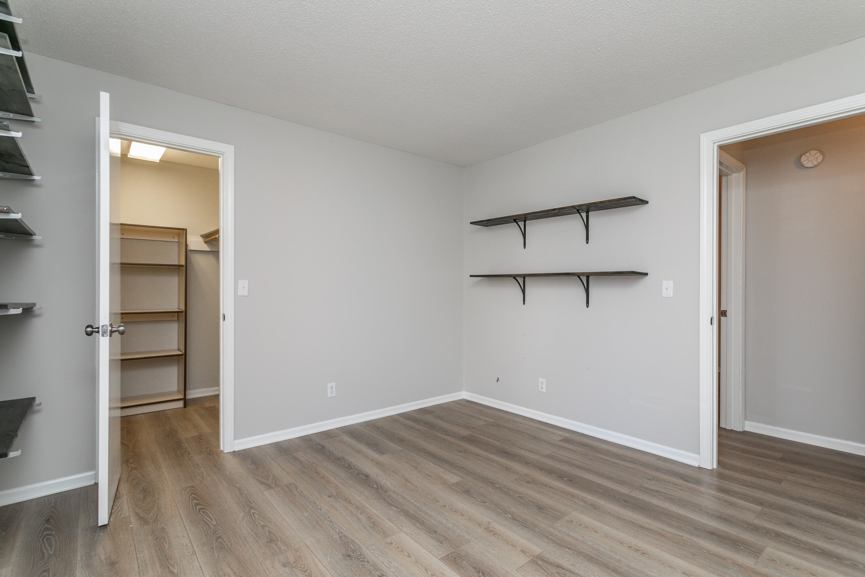 1105 PARK DEVILLE PL