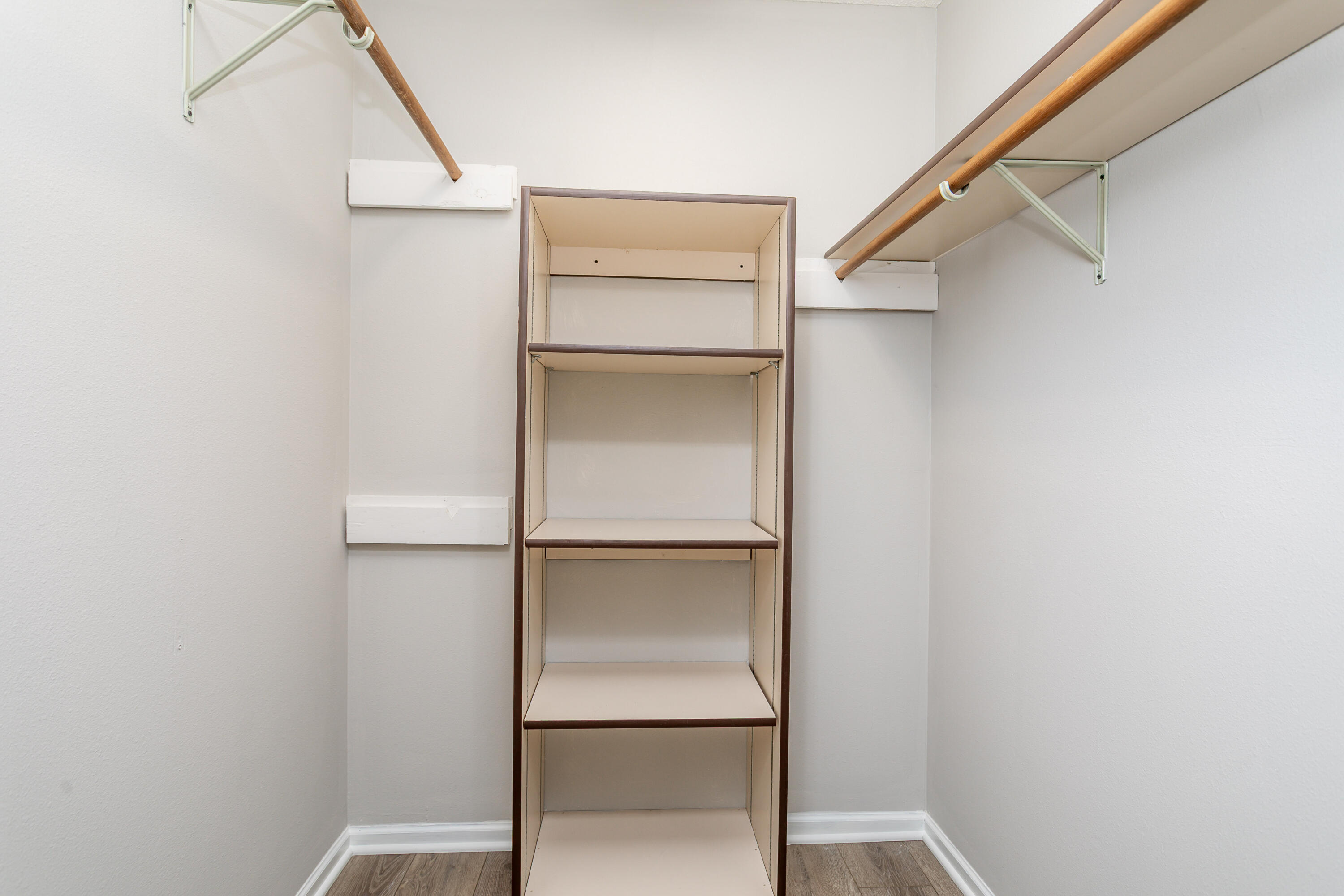 1105 PARK DEVILLE PL