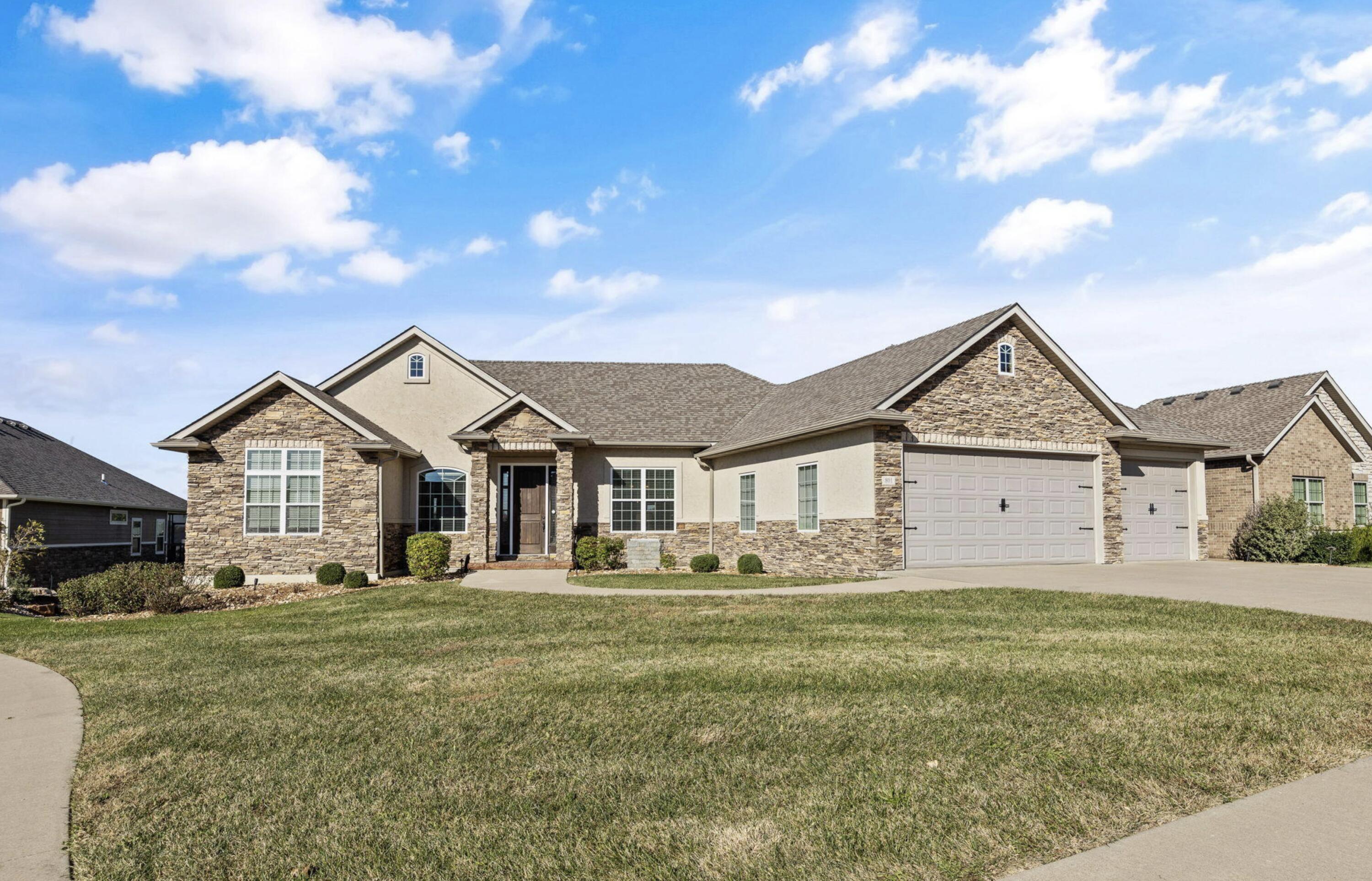 801 SUNSTONE LN