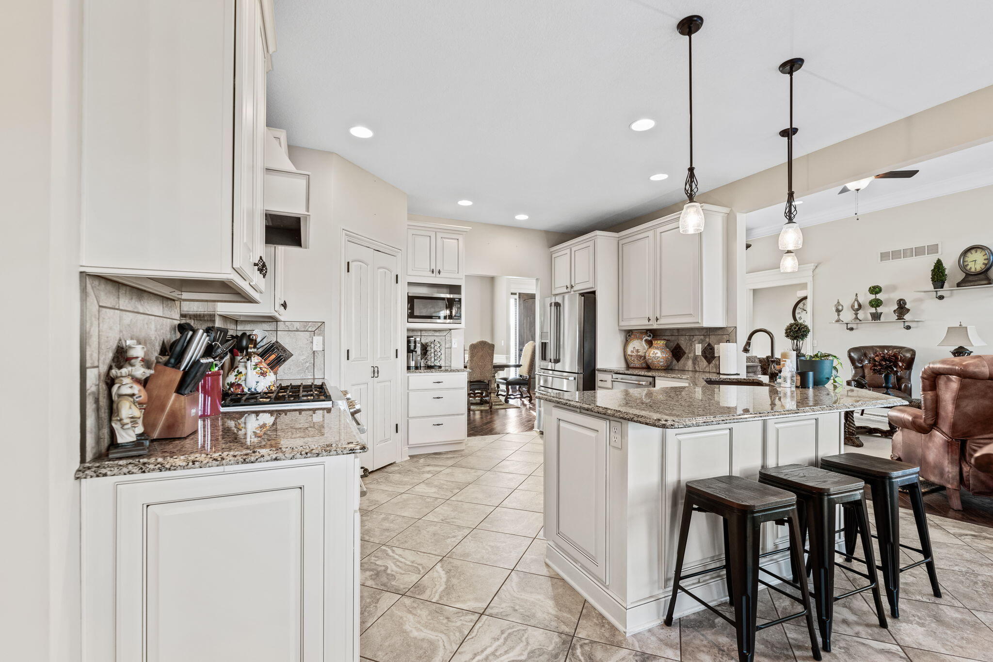 801 SUNSTONE LN