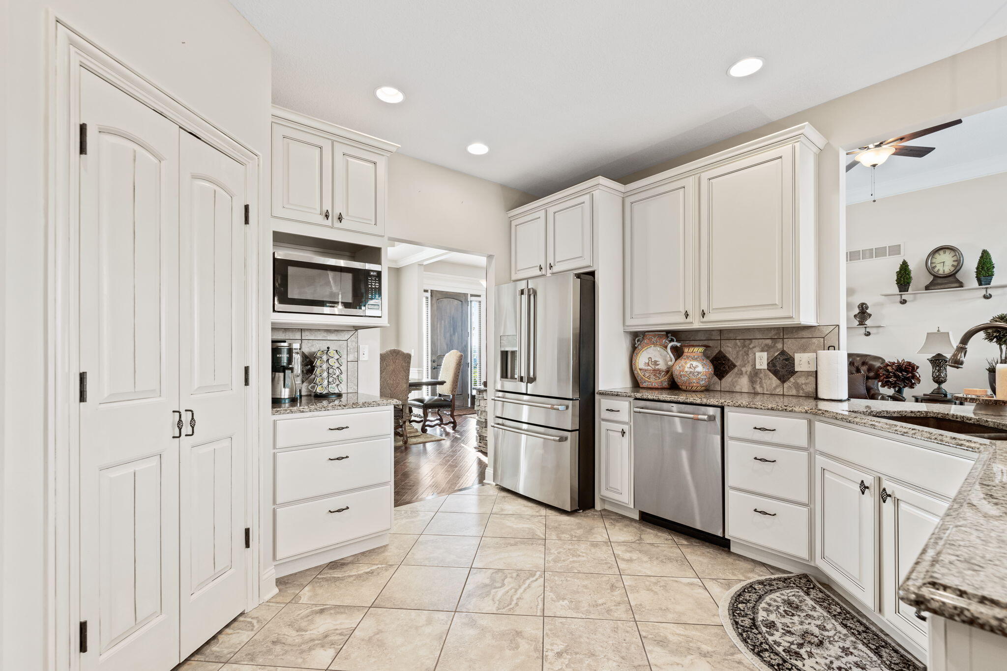 801 SUNSTONE LN