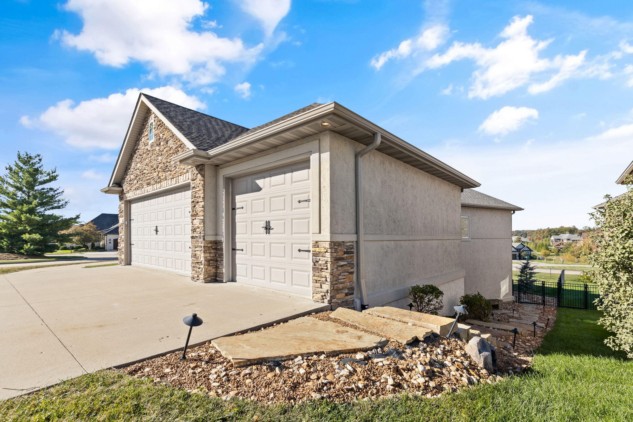 801 SUNSTONE LN