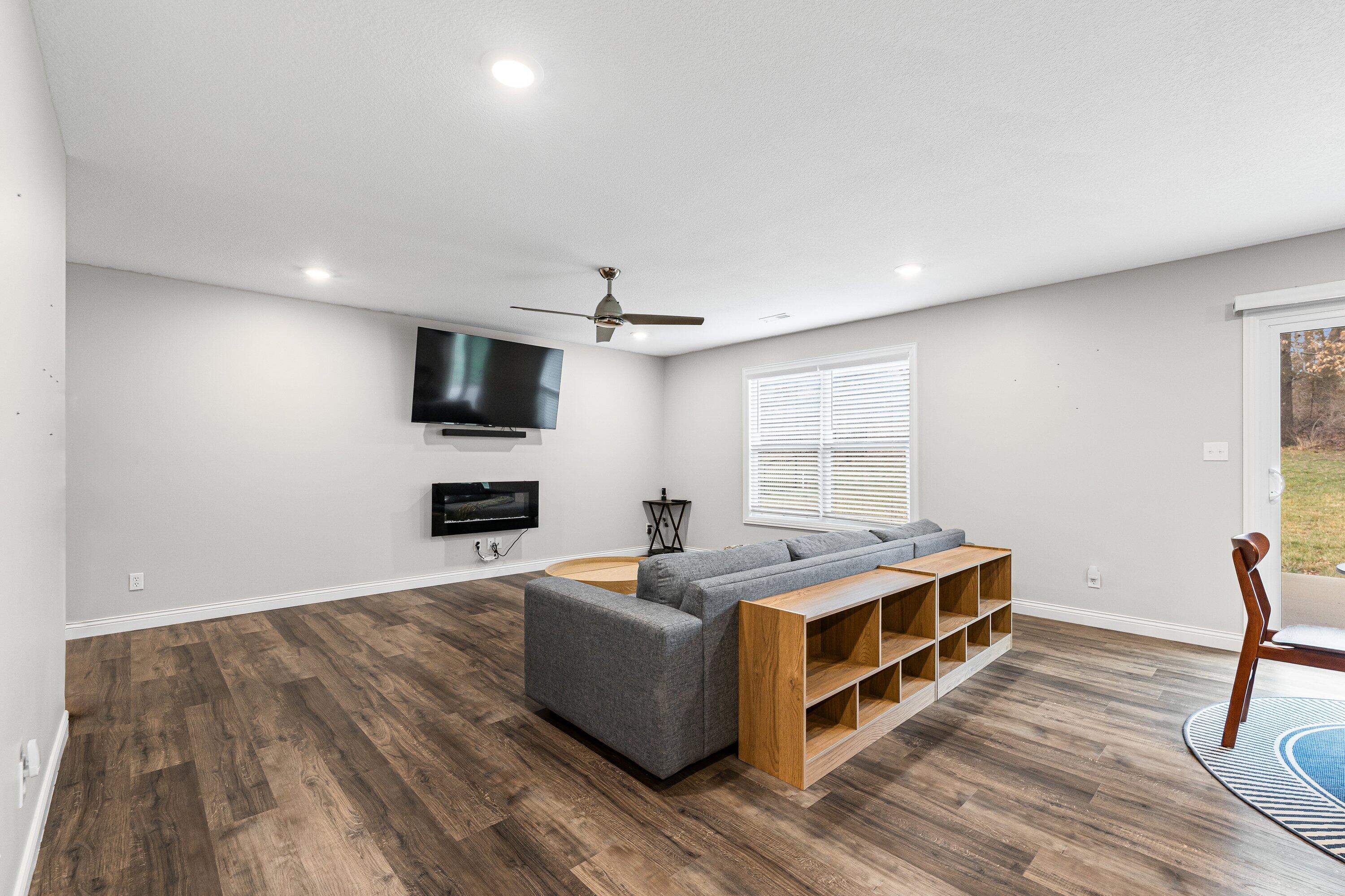 5615 SANDROCK DR
