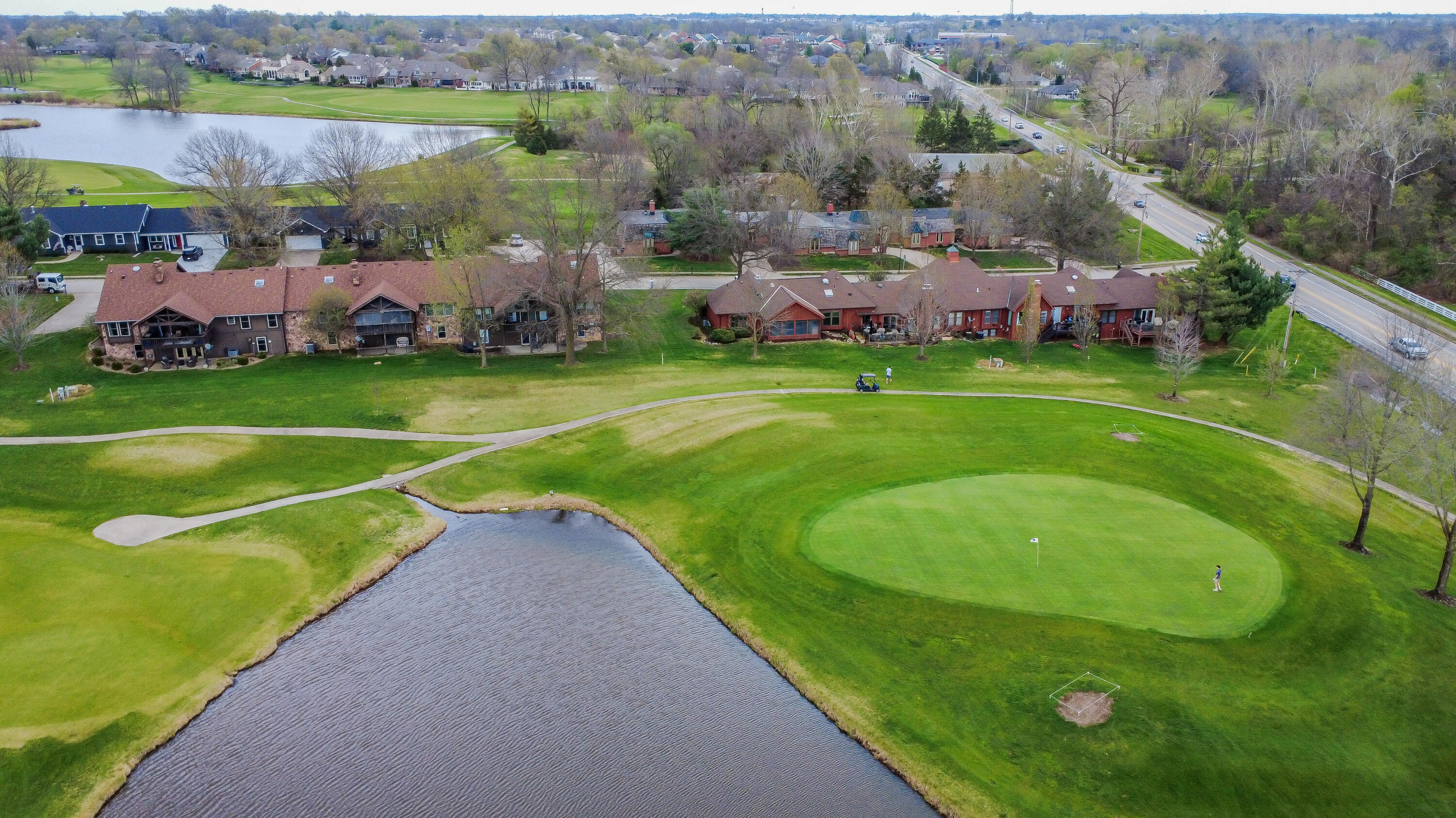 3901 WOODRAIL ON THE GREEN