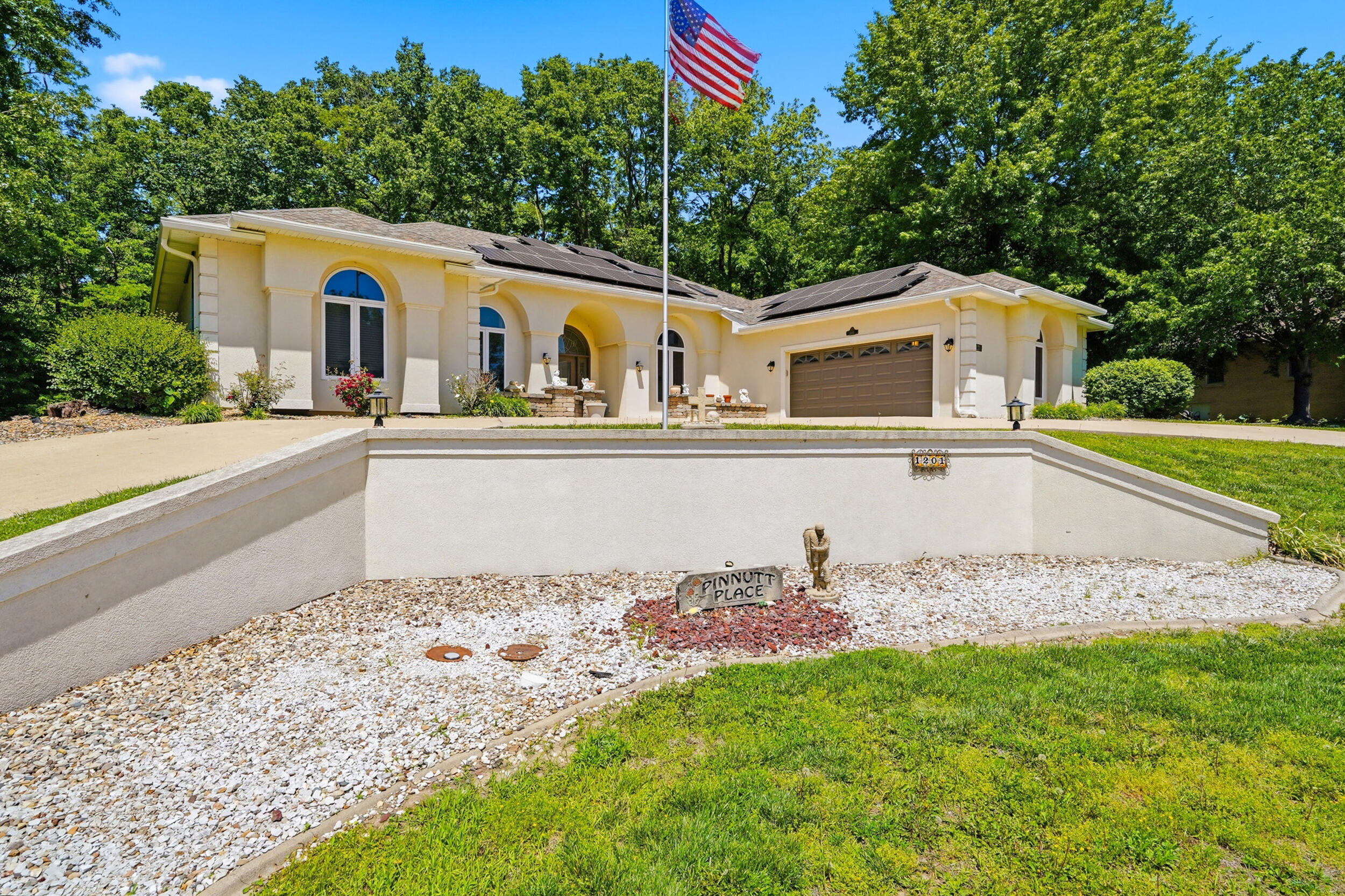 1201 GRACE LN