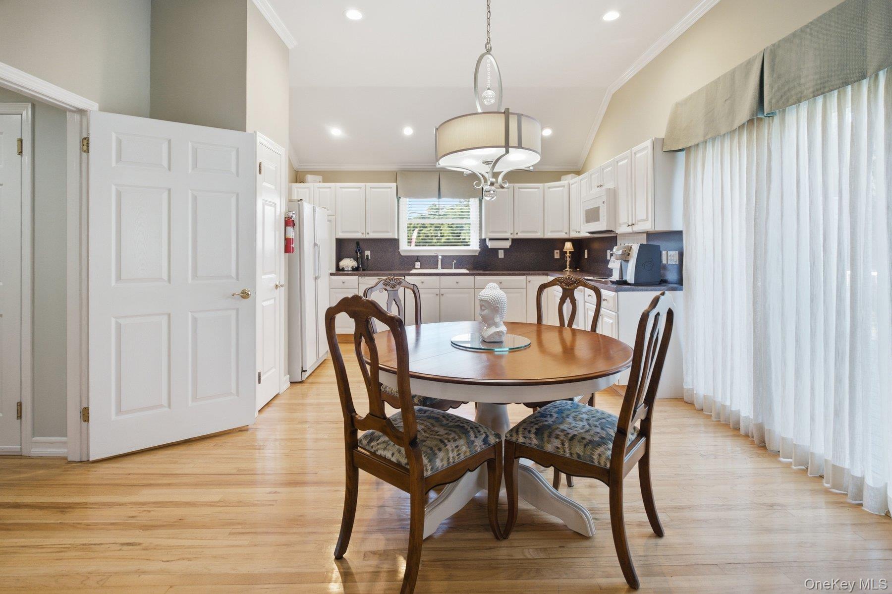 250 Montauk Highway