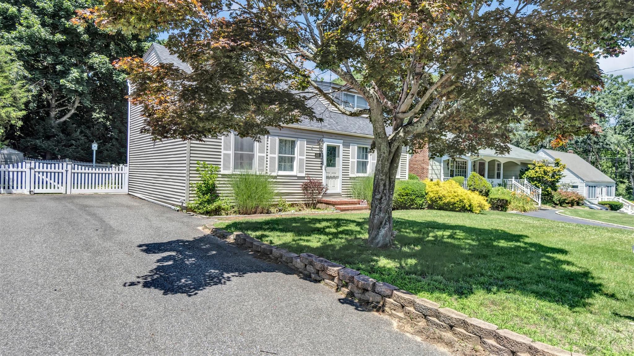 5225 Peconic Bay Boulevard