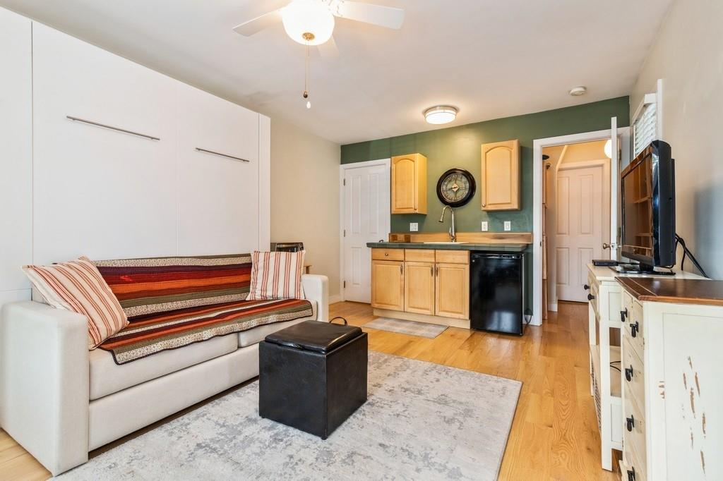 8 Juniper Ln