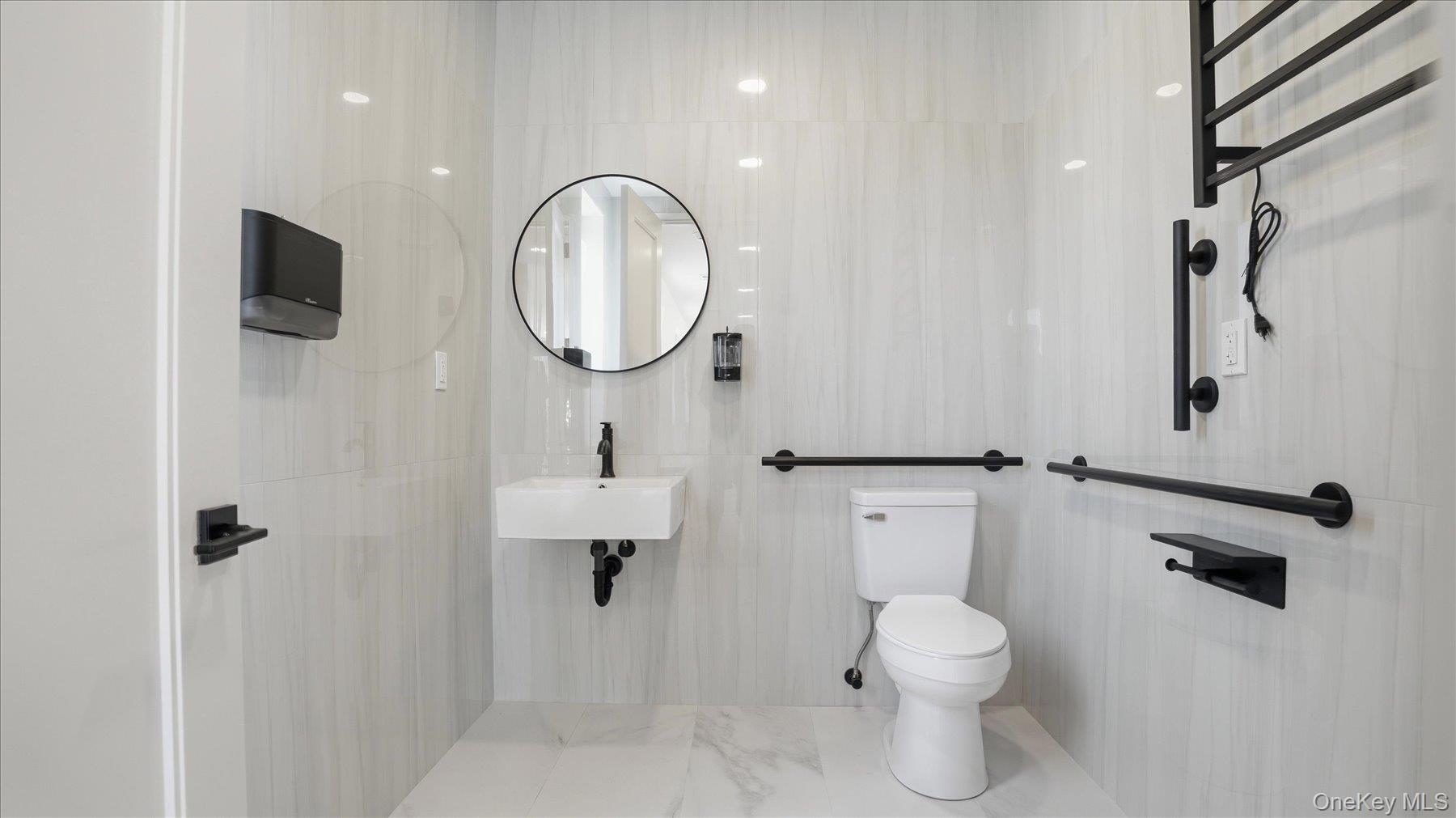 200 W Montauk Highway Unit: 1st Floor Unit 1B