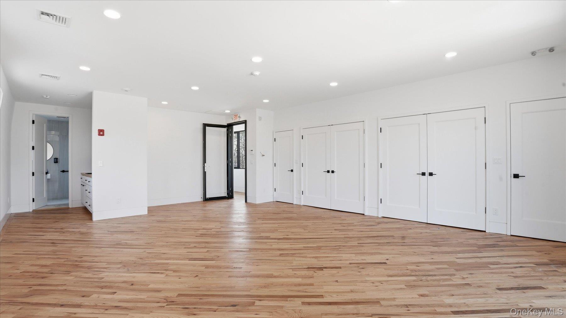 200 W Montauk Highway Unit: 2nd Floor, Unit 2B