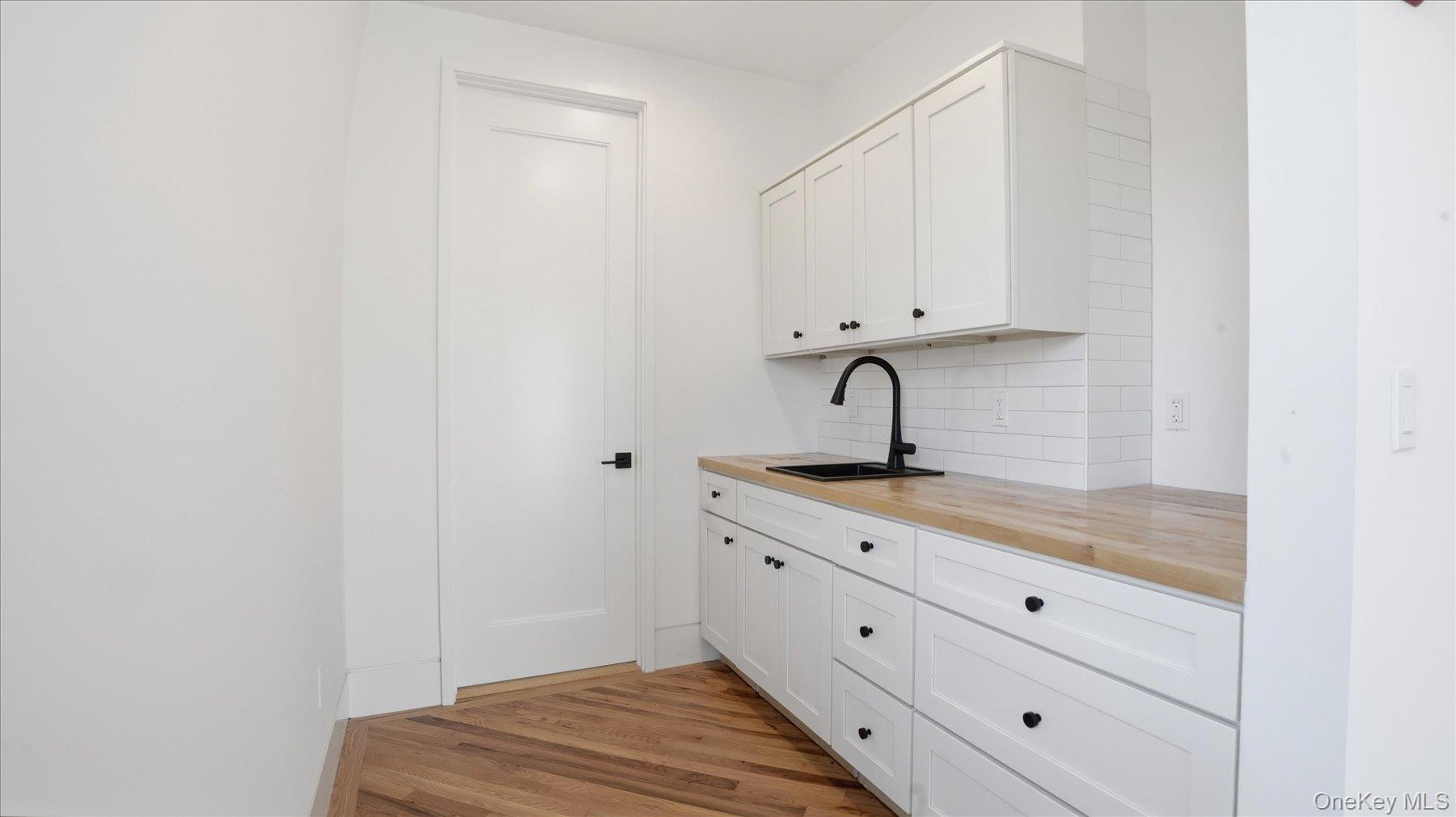 200 W Montauk Highway Unit: 2nd Floor, Unit 2B