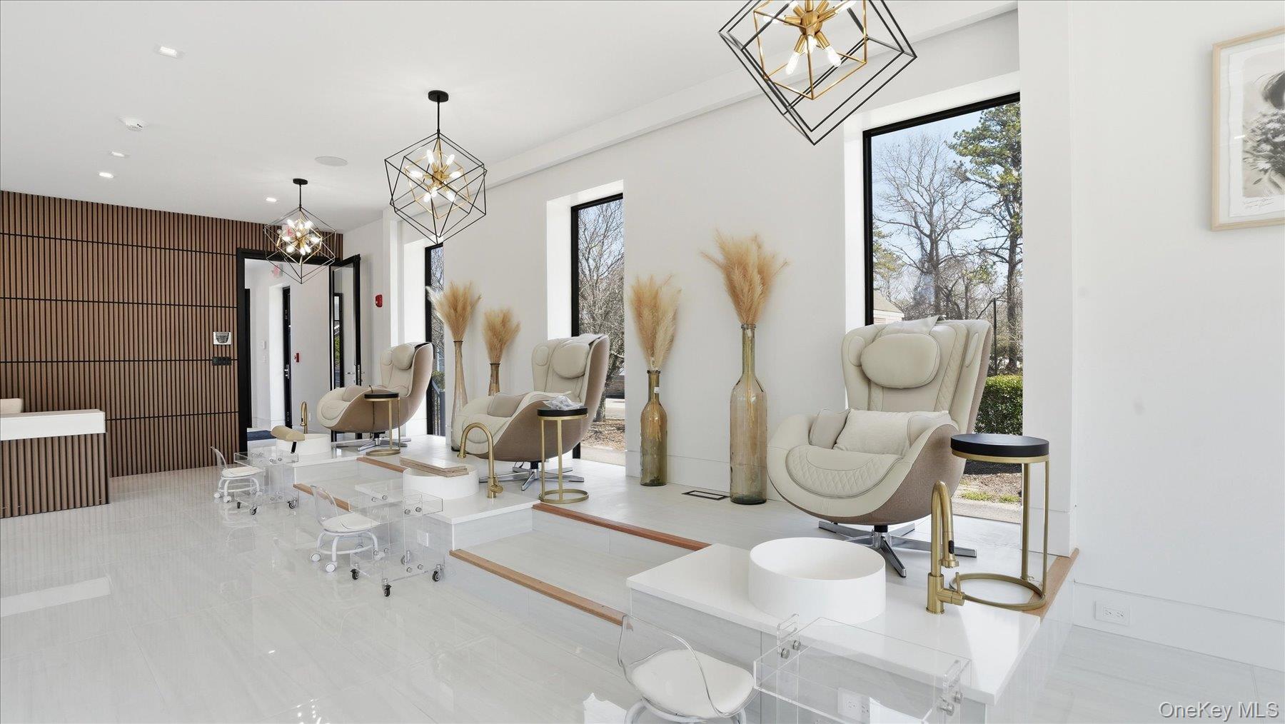200 W Montauk Highway Unit: 2nd Floor, Unit 2B