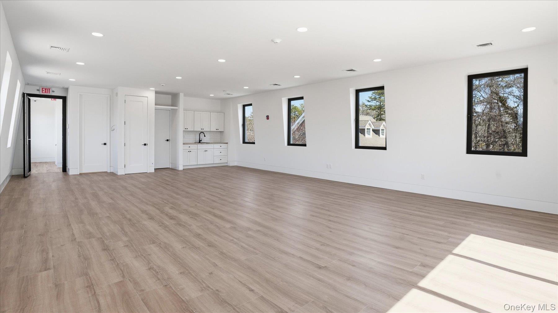 200 W Montauk Highway Unit: 2nd Floor, Unit 2A