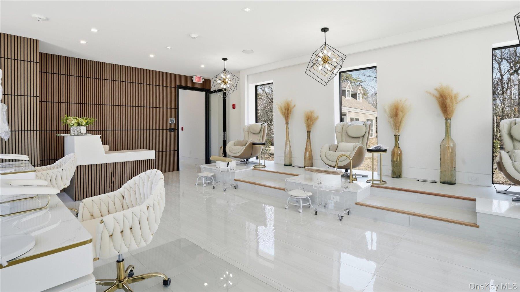 200 W Montauk Highway Unit: 2nd Floor, Unit 2A