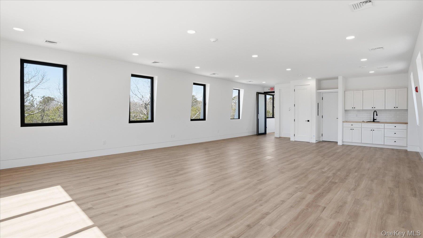 200 W Montauk Highway Unit: 2nd Floor, Unit 2A