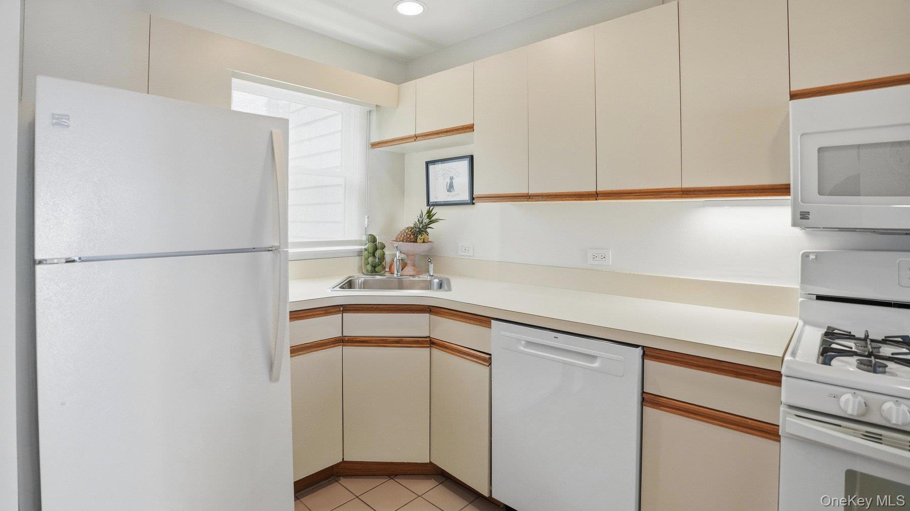 49 Canoe Place Road Unit: 416