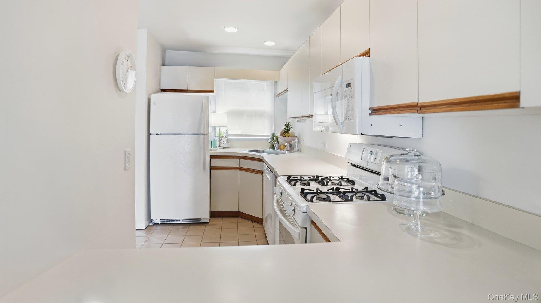 49 Canoe Place Road Unit: 416