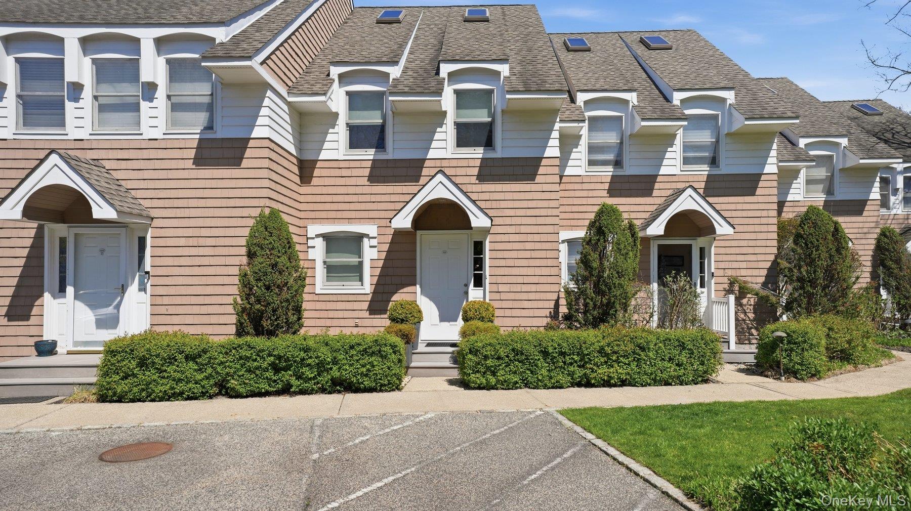 49 Canoe Place Road Unit: 416