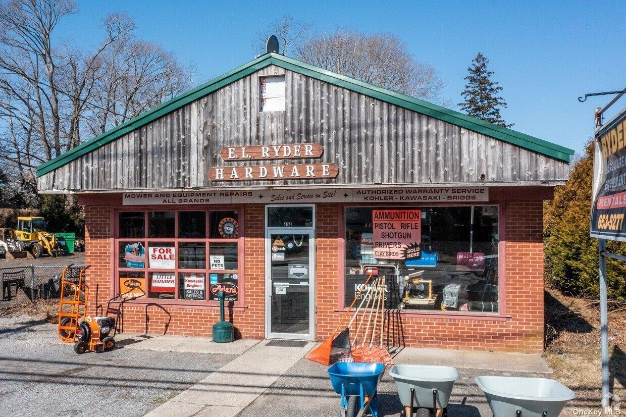 494 & 500 Montauk Highway