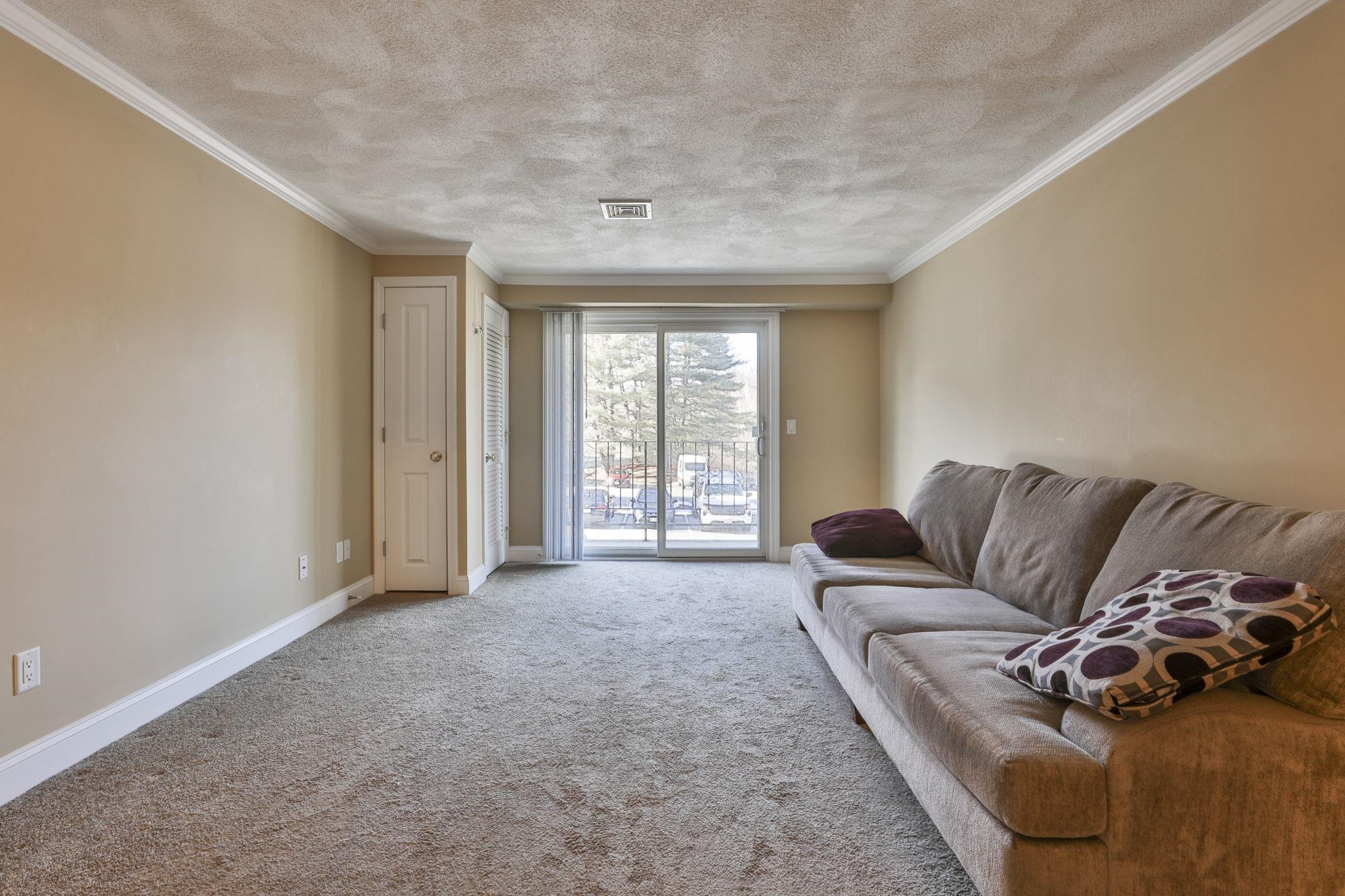 4 Herritage Village Drive Unit: 211