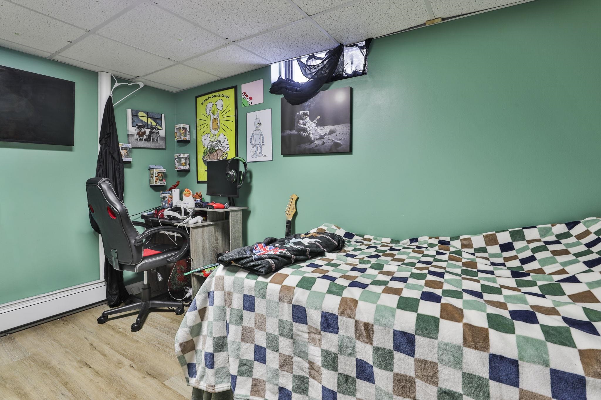 668 West Hollis Street