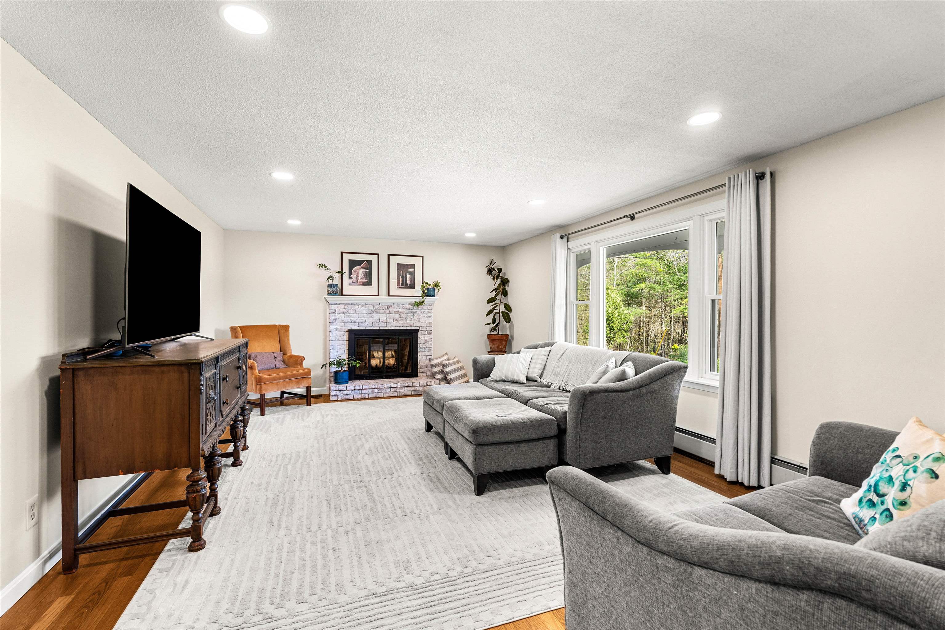 410 E View Drive