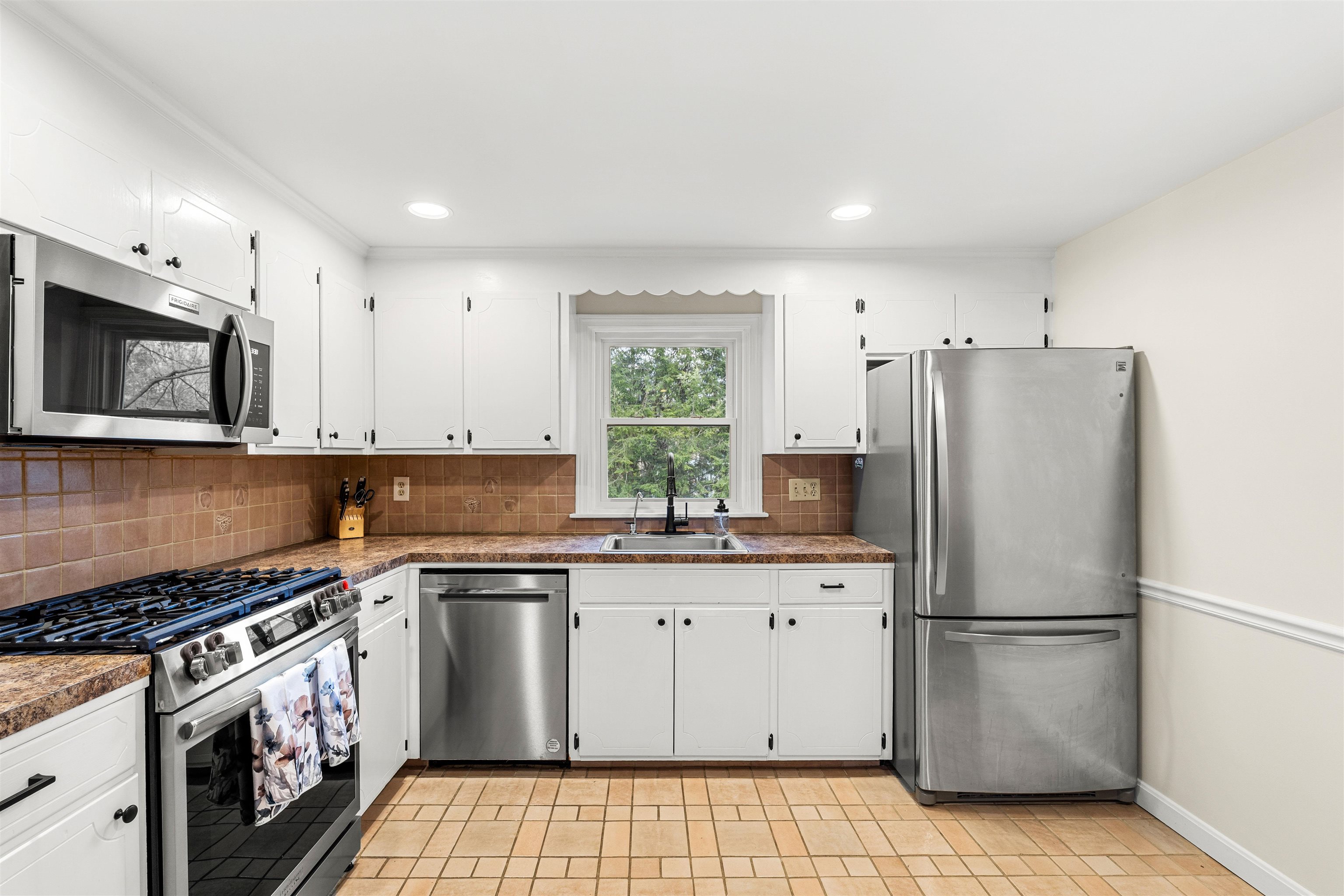 410 E View Drive