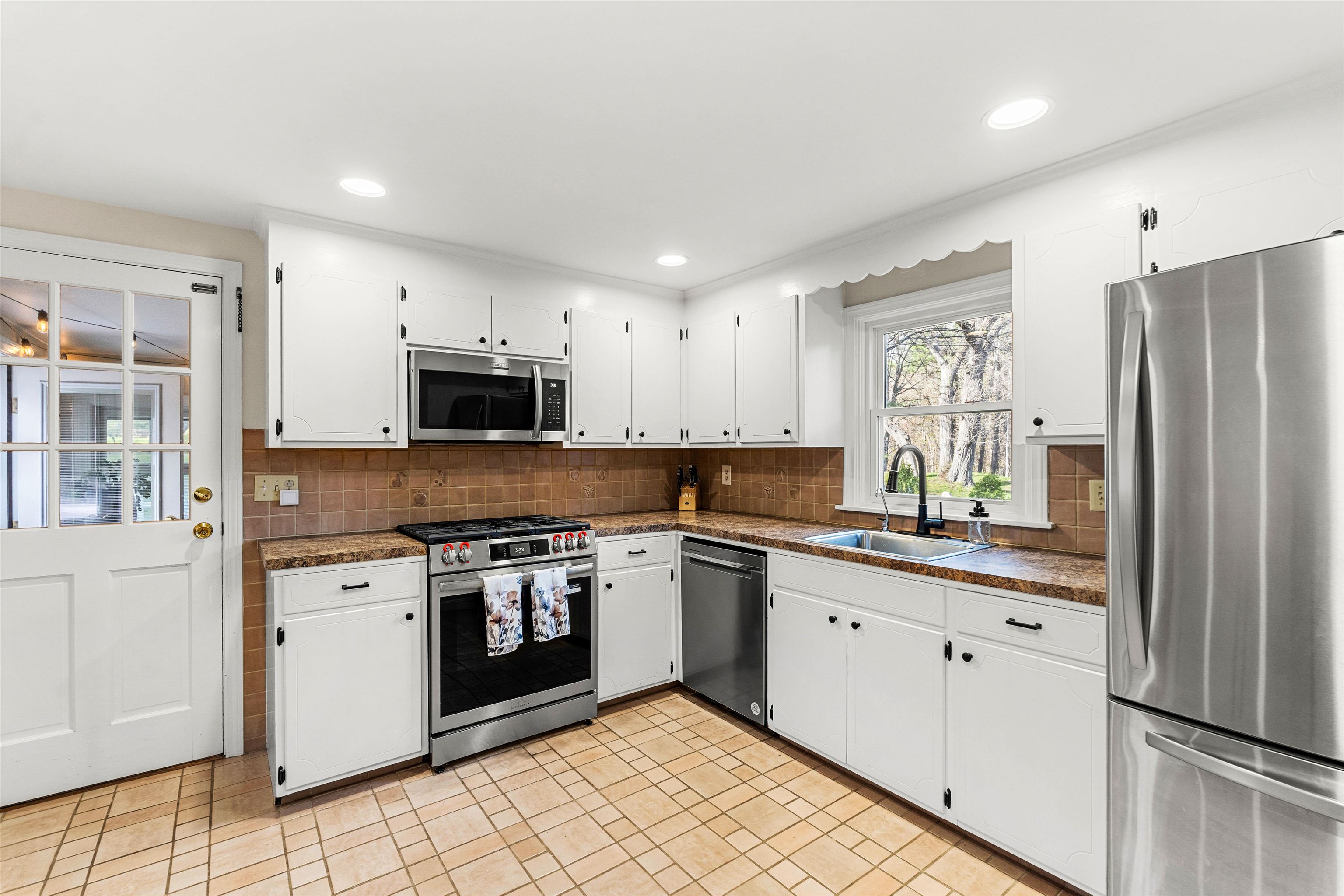 410 E View Drive
