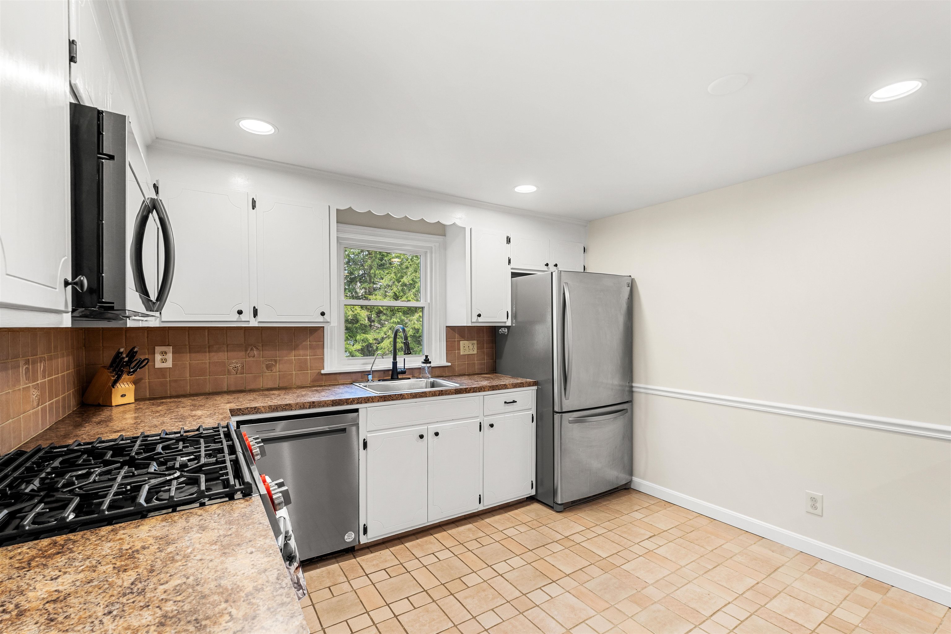 410 E View Drive