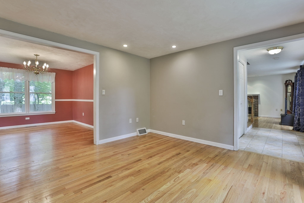 1 Deer Path Ln