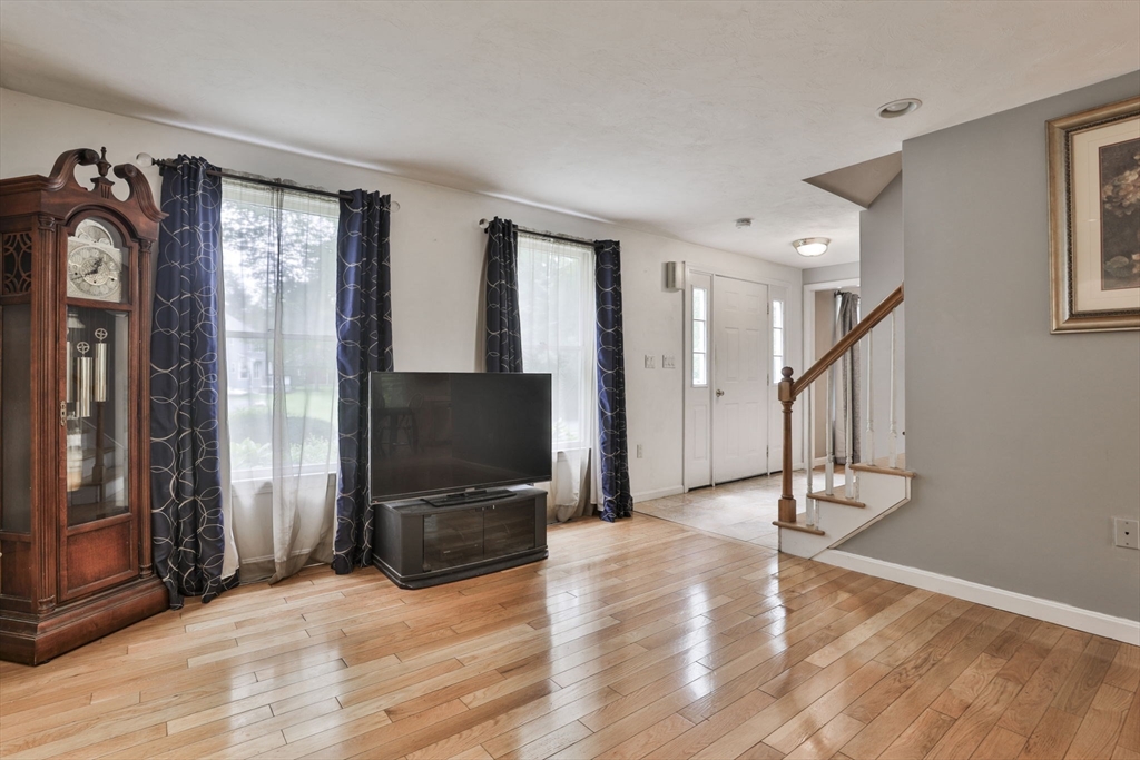 1 Deer Path Ln