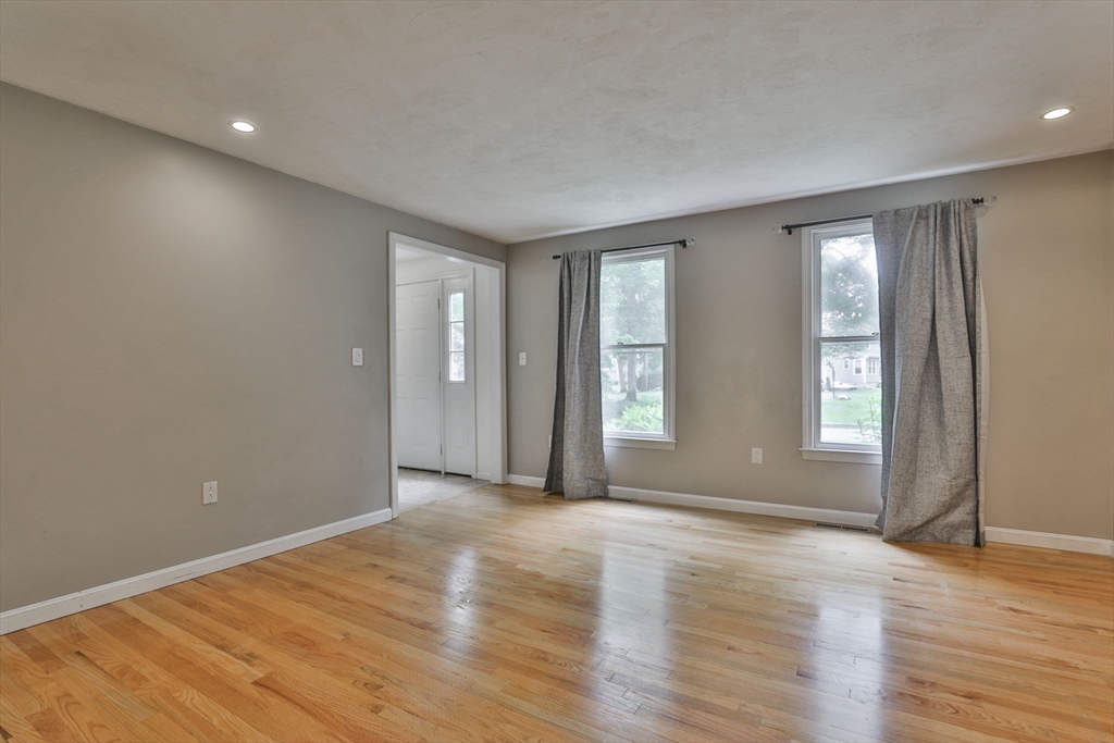 1 Deer Path Ln