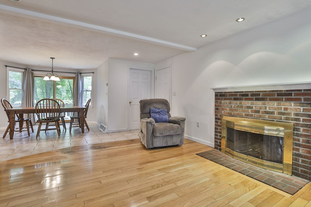 1 Deer Path Ln