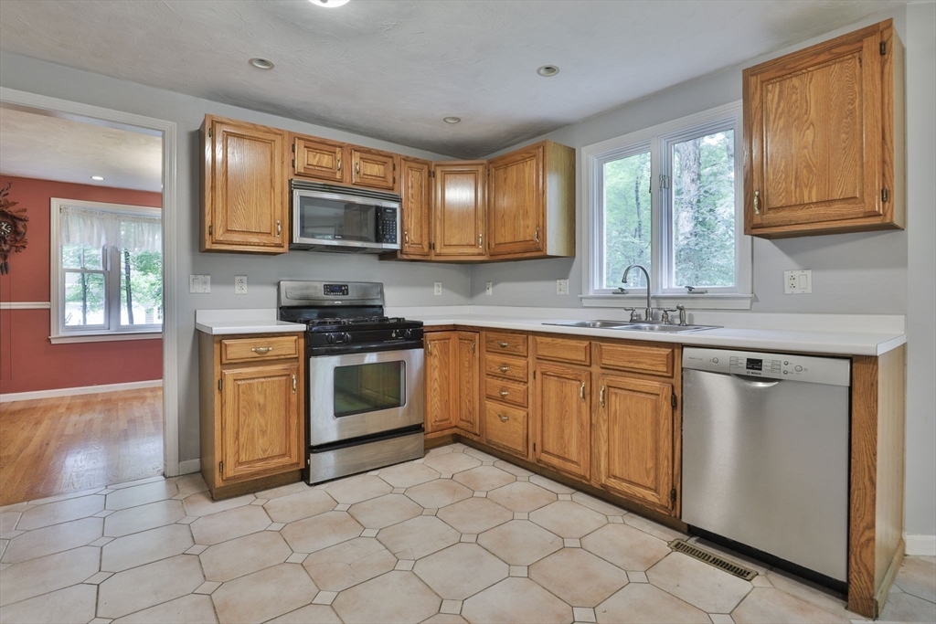 1 Deer Path Ln