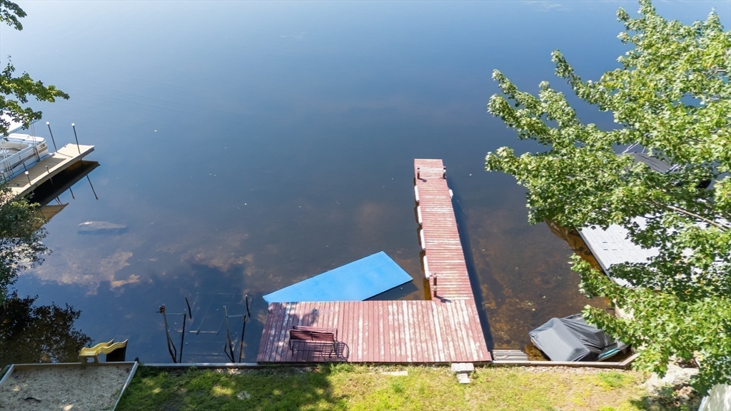 24 Lake Rd