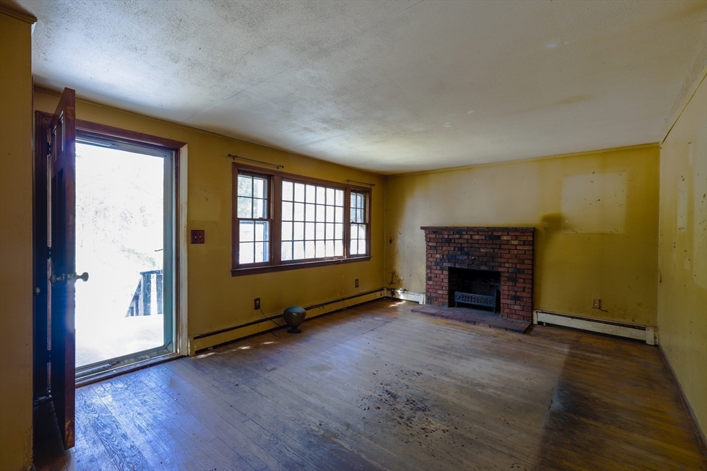 8 Old Meetinghouse Rd