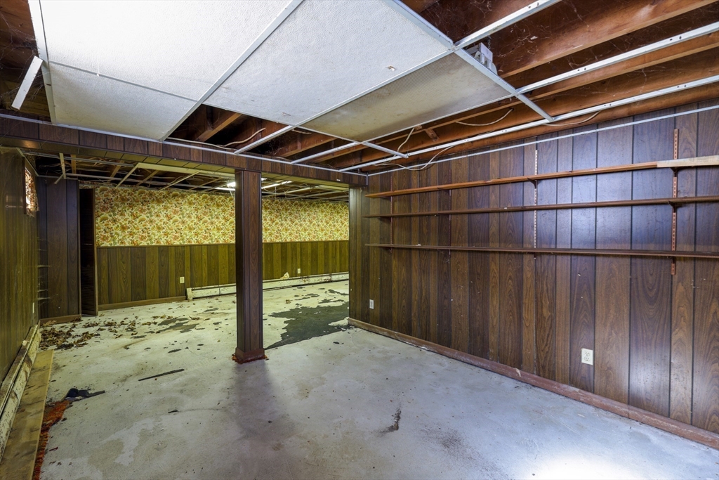 8 Old Meetinghouse Rd