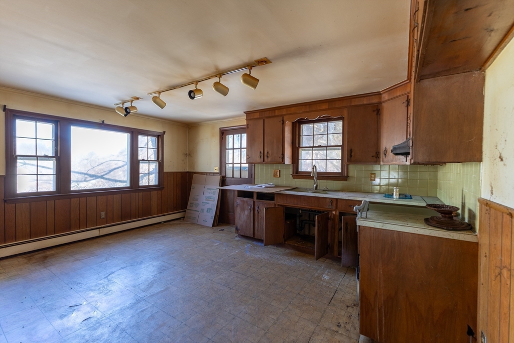 8 Old Meetinghouse Rd