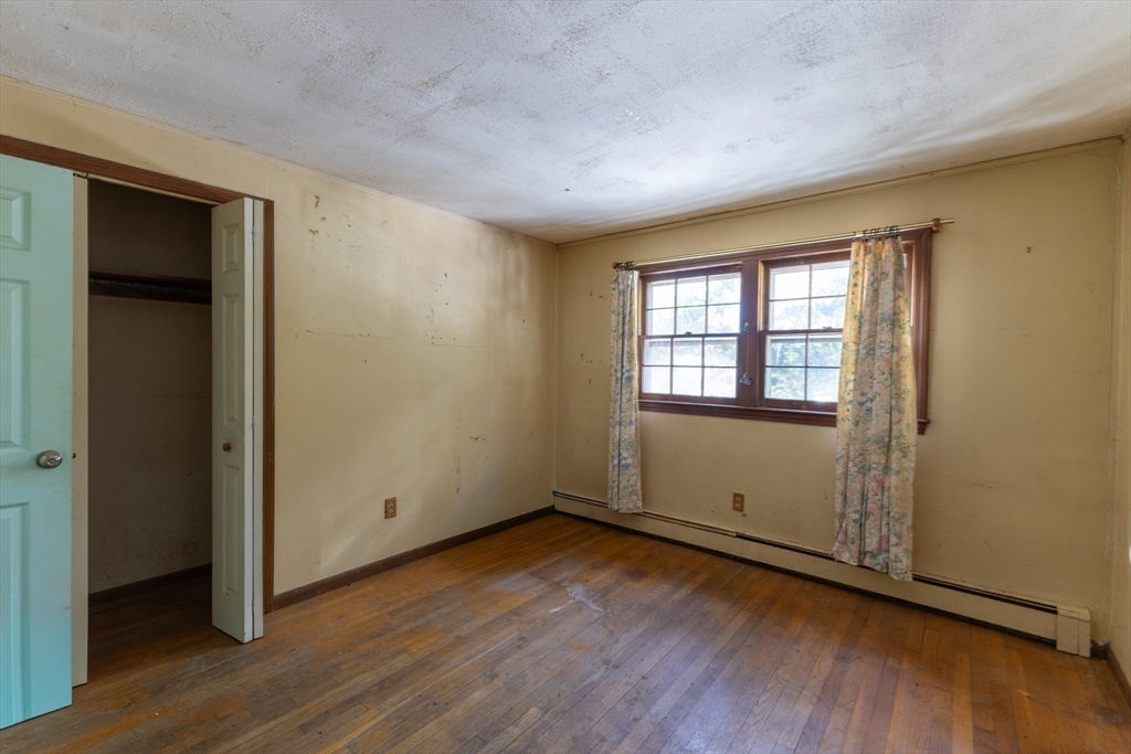 8 Old Meetinghouse Rd