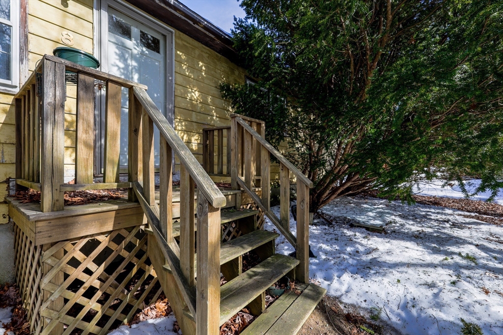 8 Old Meetinghouse Rd