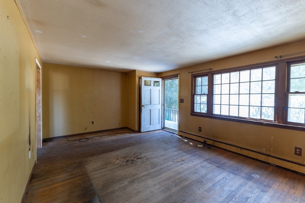 8 Old Meetinghouse Rd
