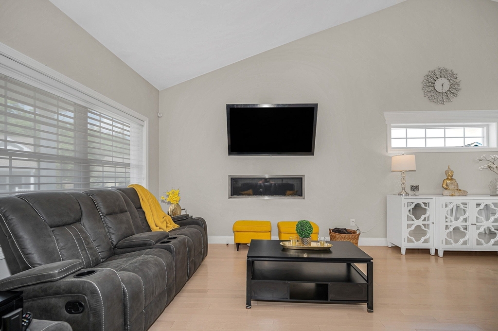 12 Dunstable Cir # 12