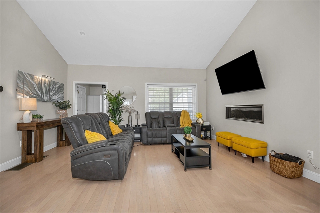 12 Dunstable Cir # 12