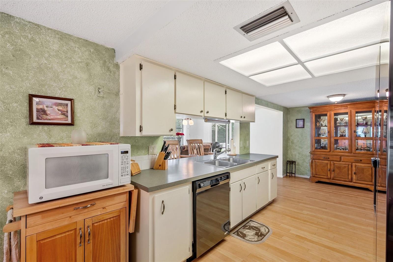 6834 PARKSIDE DRIVE